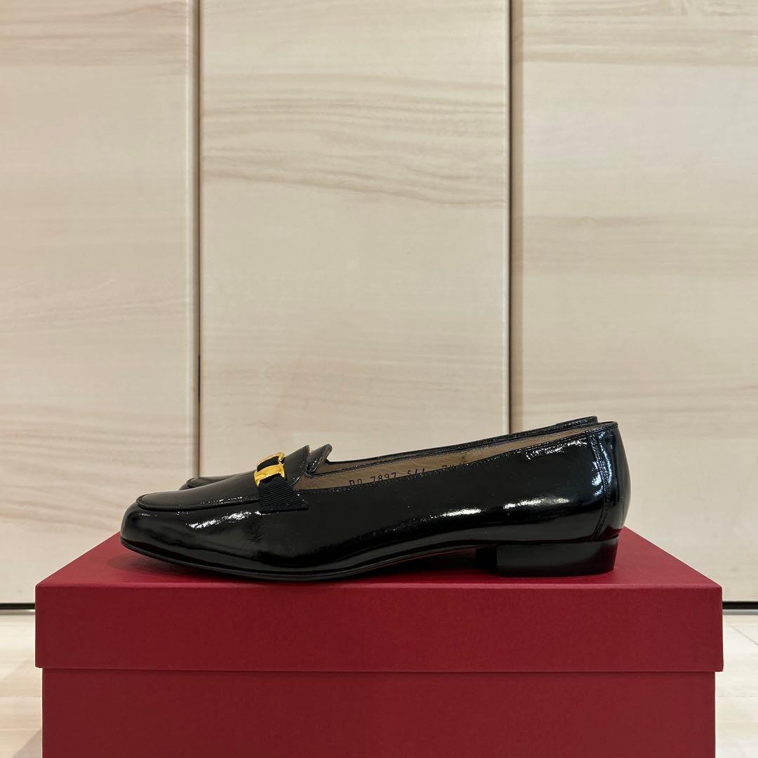 お値下げ　未使用　フェラガモ 71/2C