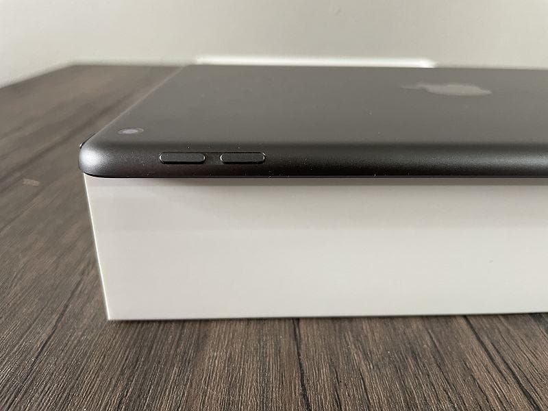 ⑥【美品】iPad Apple 第9世代　Wi-Fiモデル　64GB