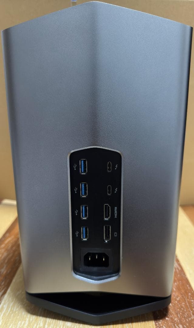 Blackmagic eGPU Pro (上位モデル Vega 56)