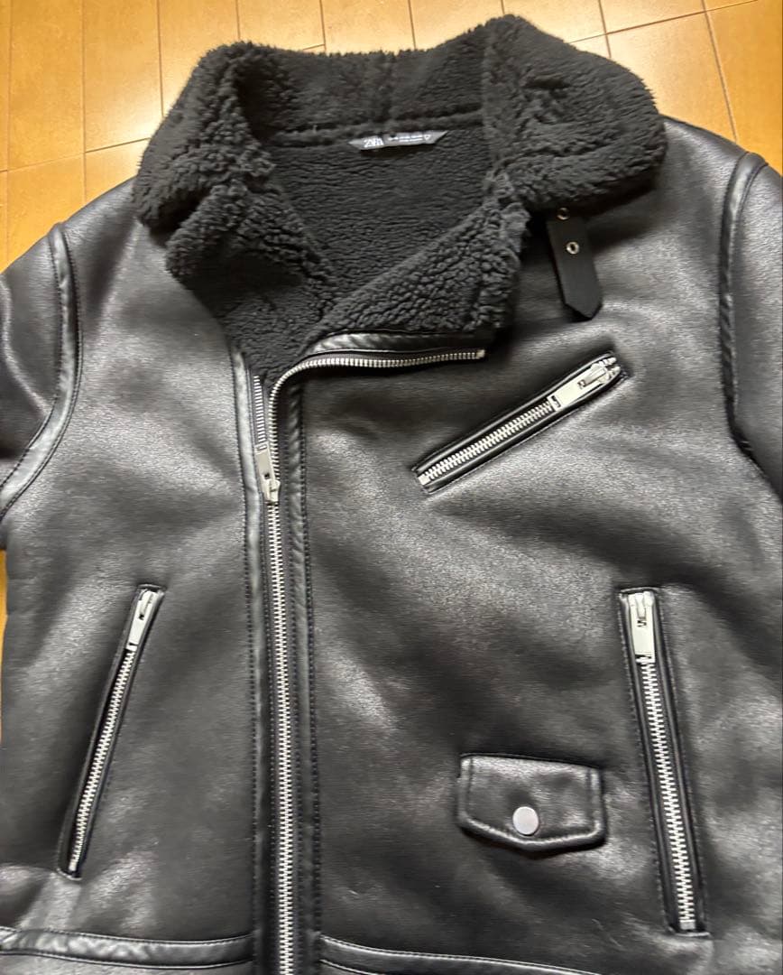 ボア襟付き黒レザーダブルライダースジャケット