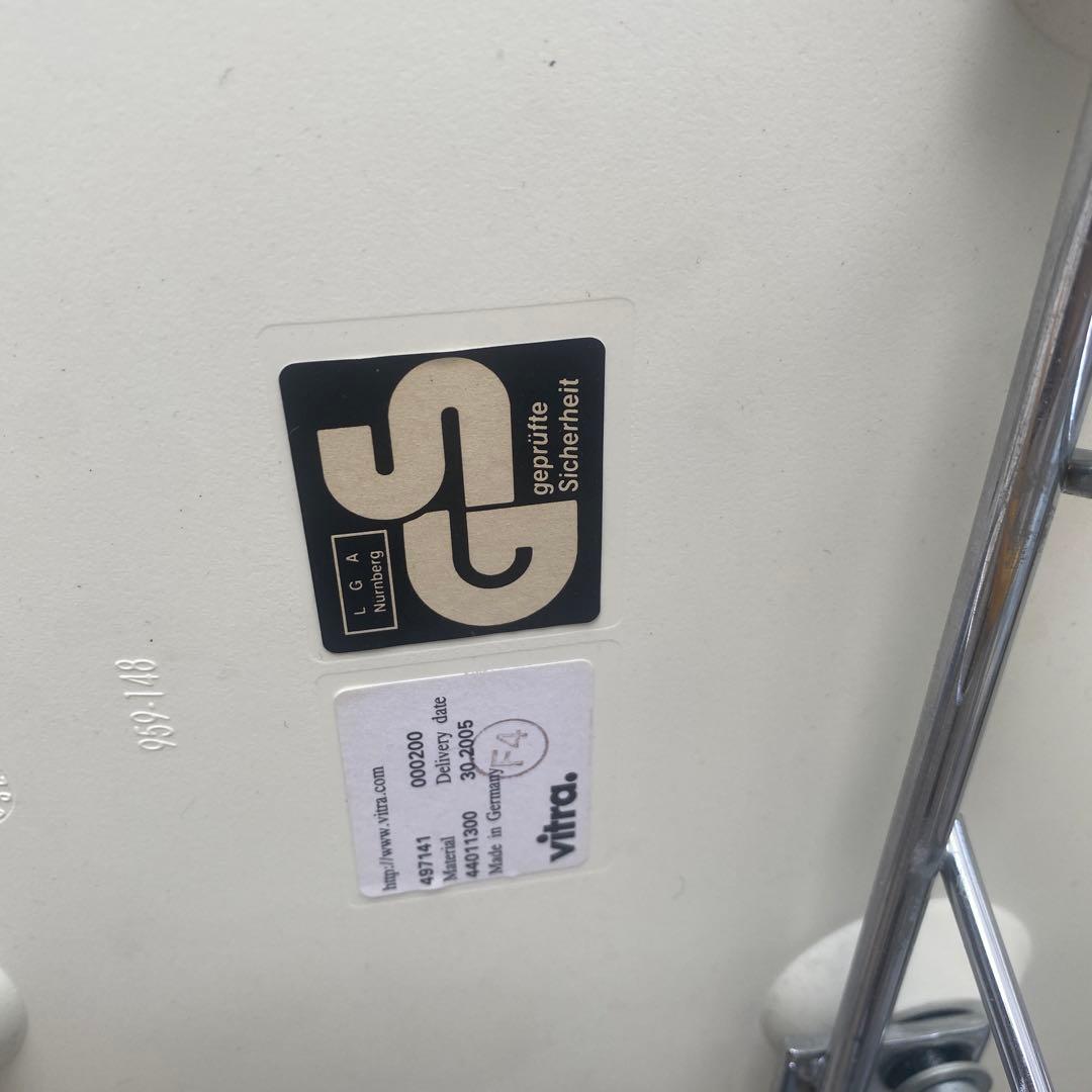 Vitraヴィトラ イームズ アームシェルチェア 焼け検ハーマンミラー値下げ中