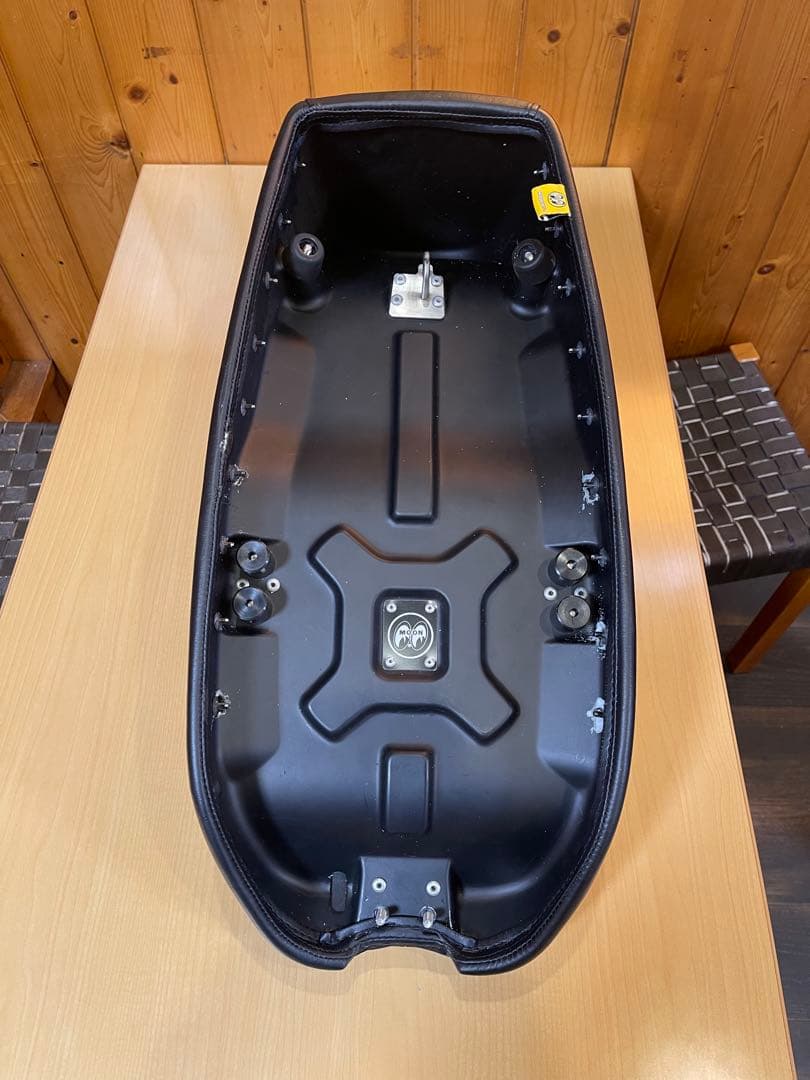 ダックス125 ムーンアイズ　シート