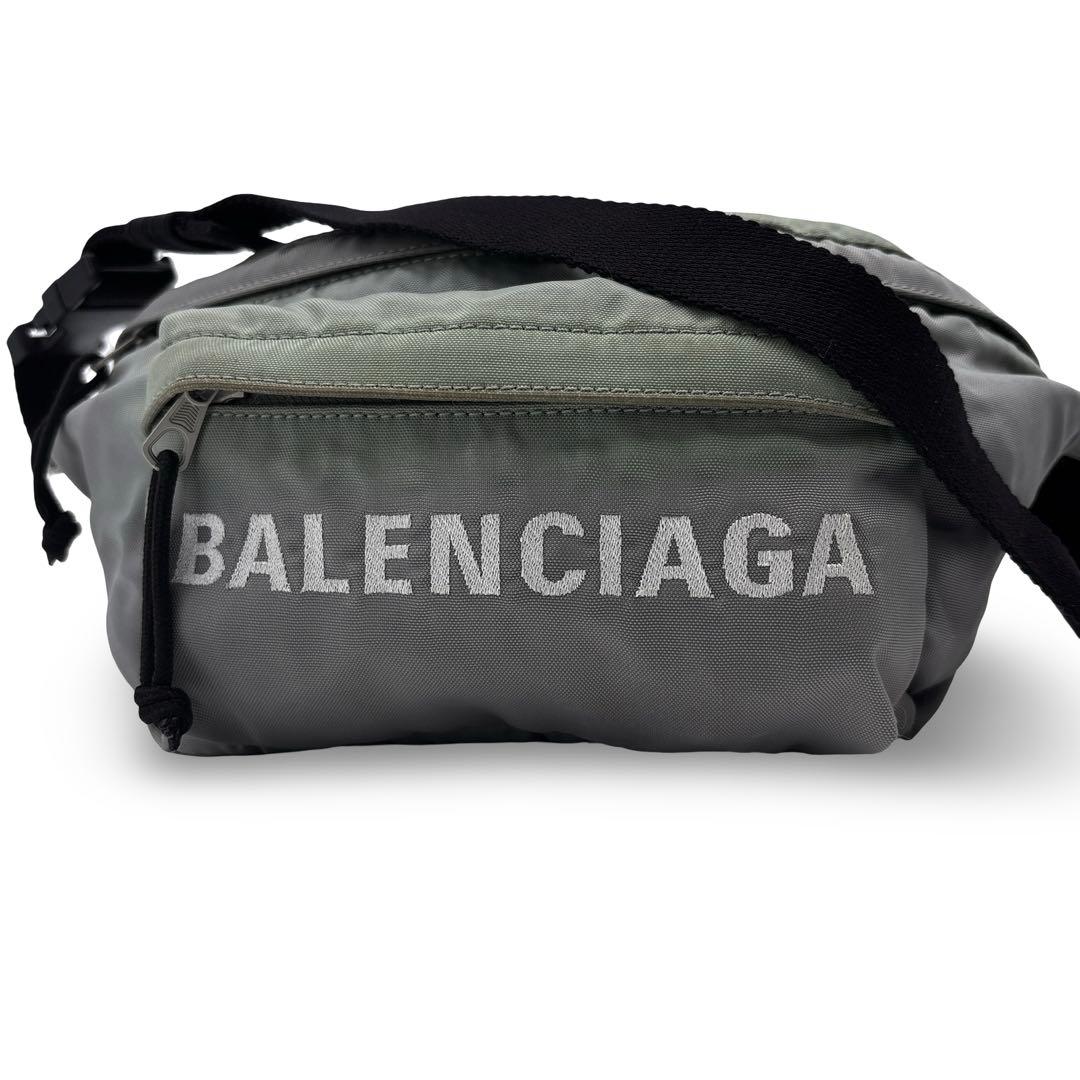 【高級】BALENCIAGA バレンシアガ ボディバッグ ウエストポーチ　ロゴ
