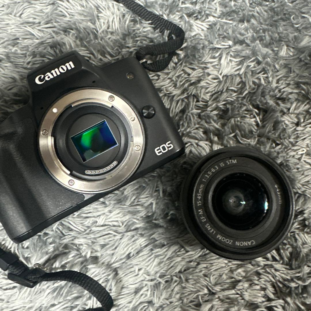 Canon EOS Kiss M ブラック 15-45mmレンズ付き
