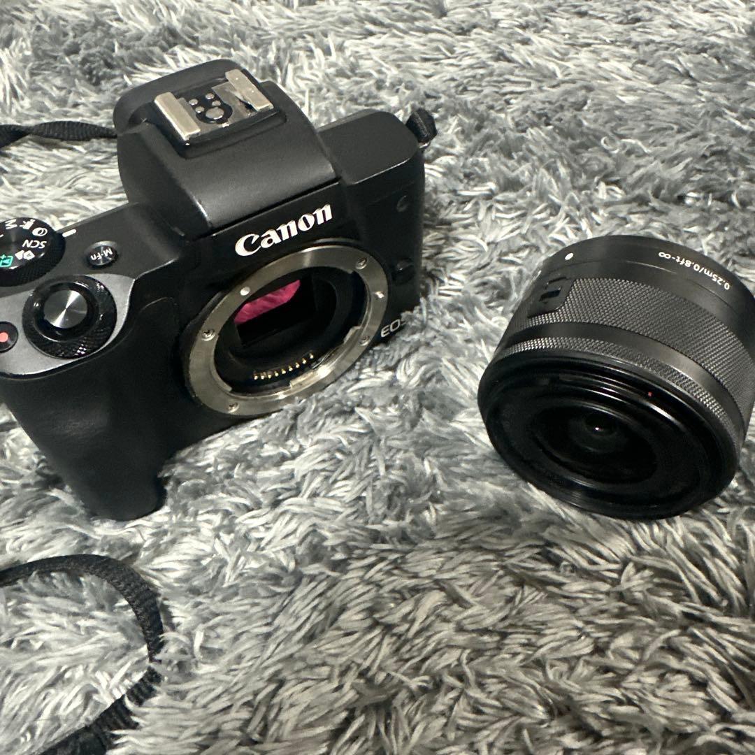 Canon EOS Kiss M ブラック 15-45mmレンズ付き