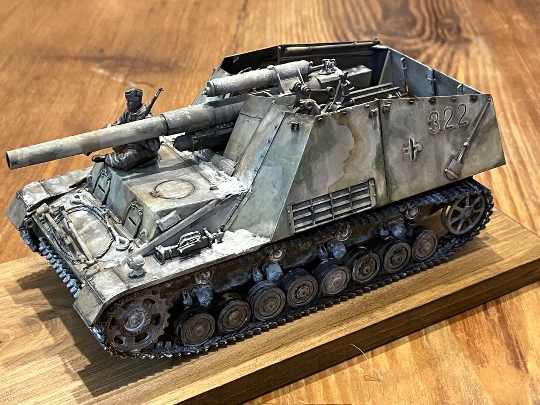 1/35 ドイツ自走砲フンメル冬季。迷彩色 兵士一体。配置自由。