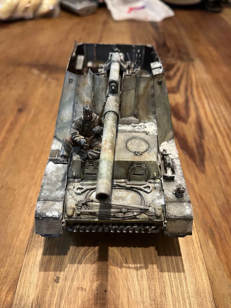 1/35 ドイツ自走砲フンメル冬季。迷彩色 兵士一体。配置自由。