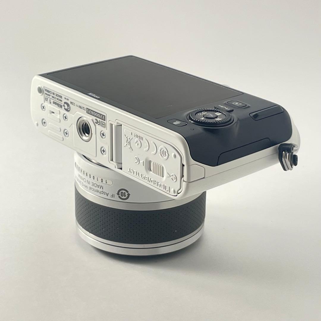 【ショット数2000・返品保証】Nikon1 J3ホワイト 標準レンズキット