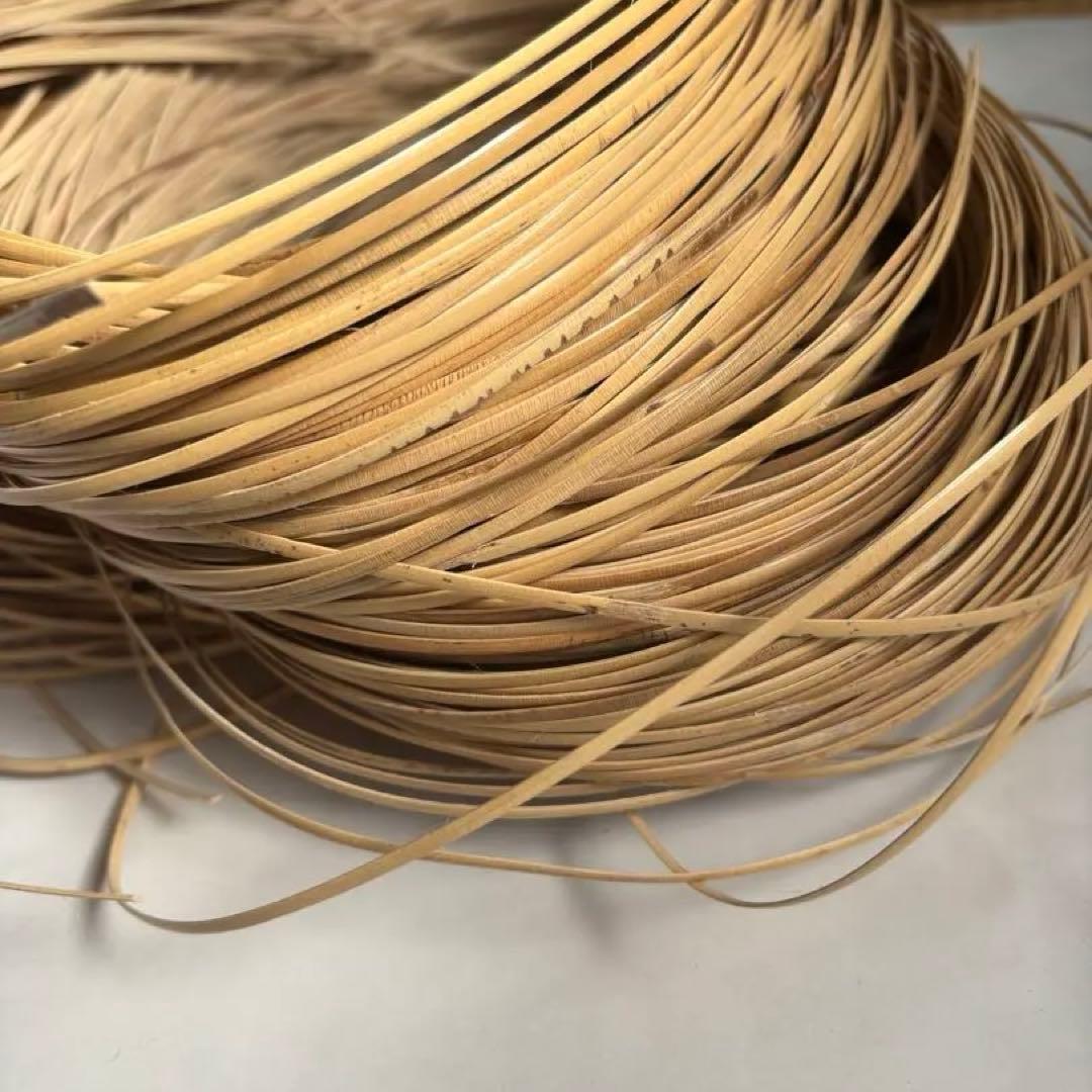皮付きの籐　材料　幅2.5mm 晒し　100g