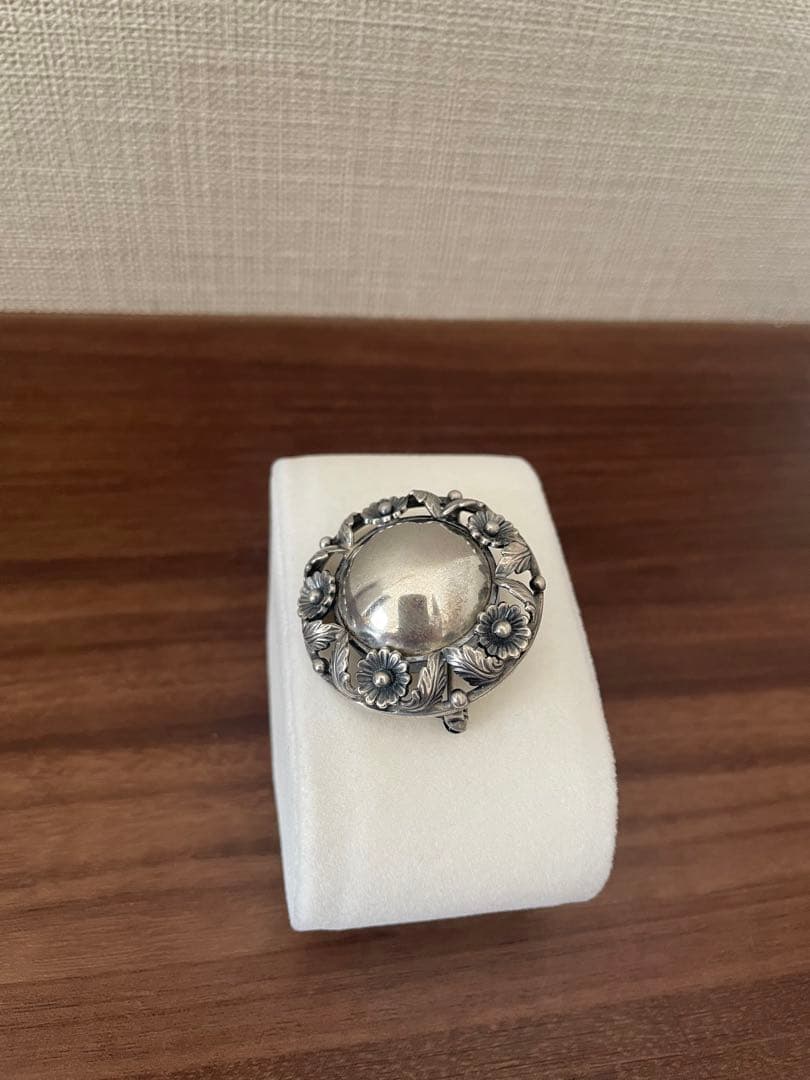 N . E . FROM ピン ブローチ ヴィンテージ　アンティーク