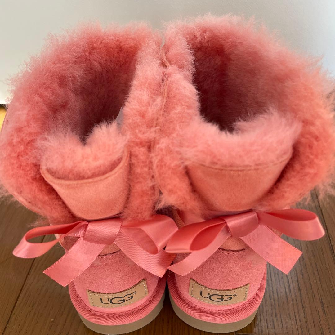 UGGブーツ　未使用　可愛い後ろリボン