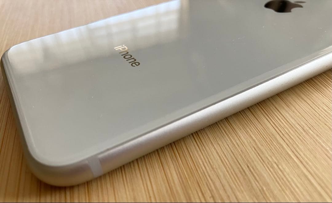 iphone8 シルバー64MB バッテリー100% SIMフリー ドコモ