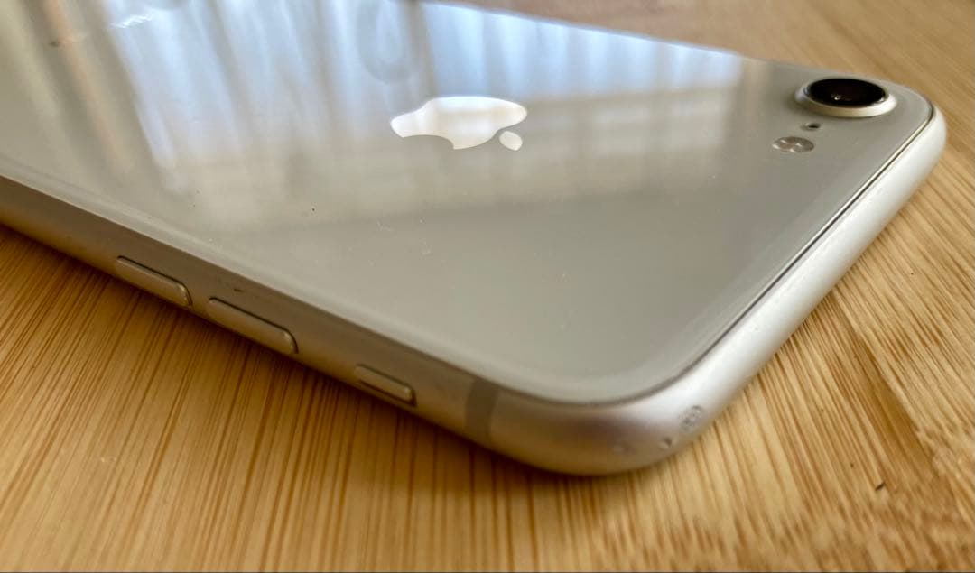 iphone8 シルバー64MB バッテリー100% SIMフリー ドコモ