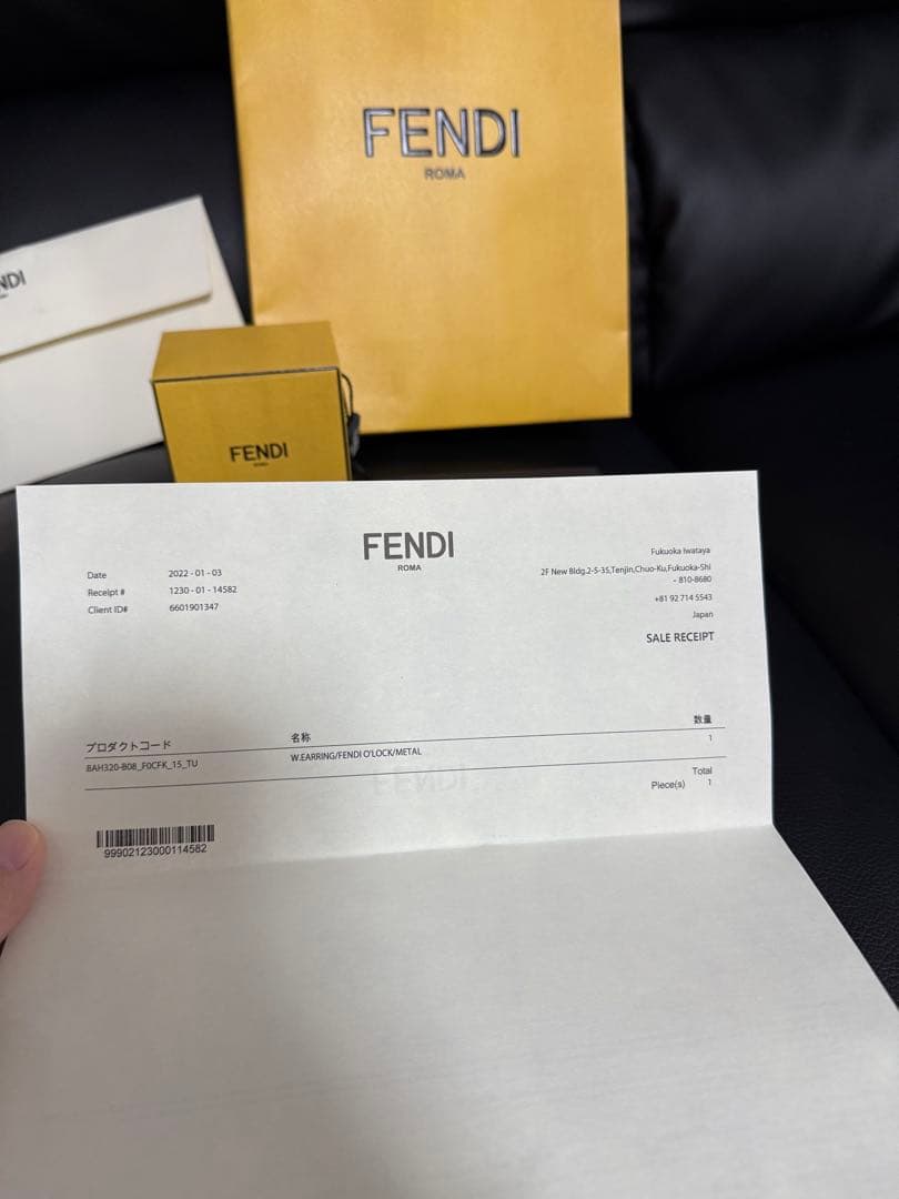 FENDI ゴールドピアス 箱付き