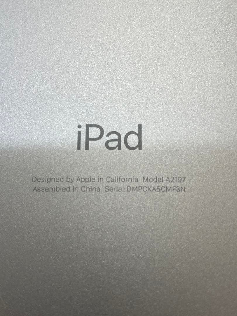 Apple iPad 第7世代　32GBシルバー 本体 充電ケーブル付き 訳あり