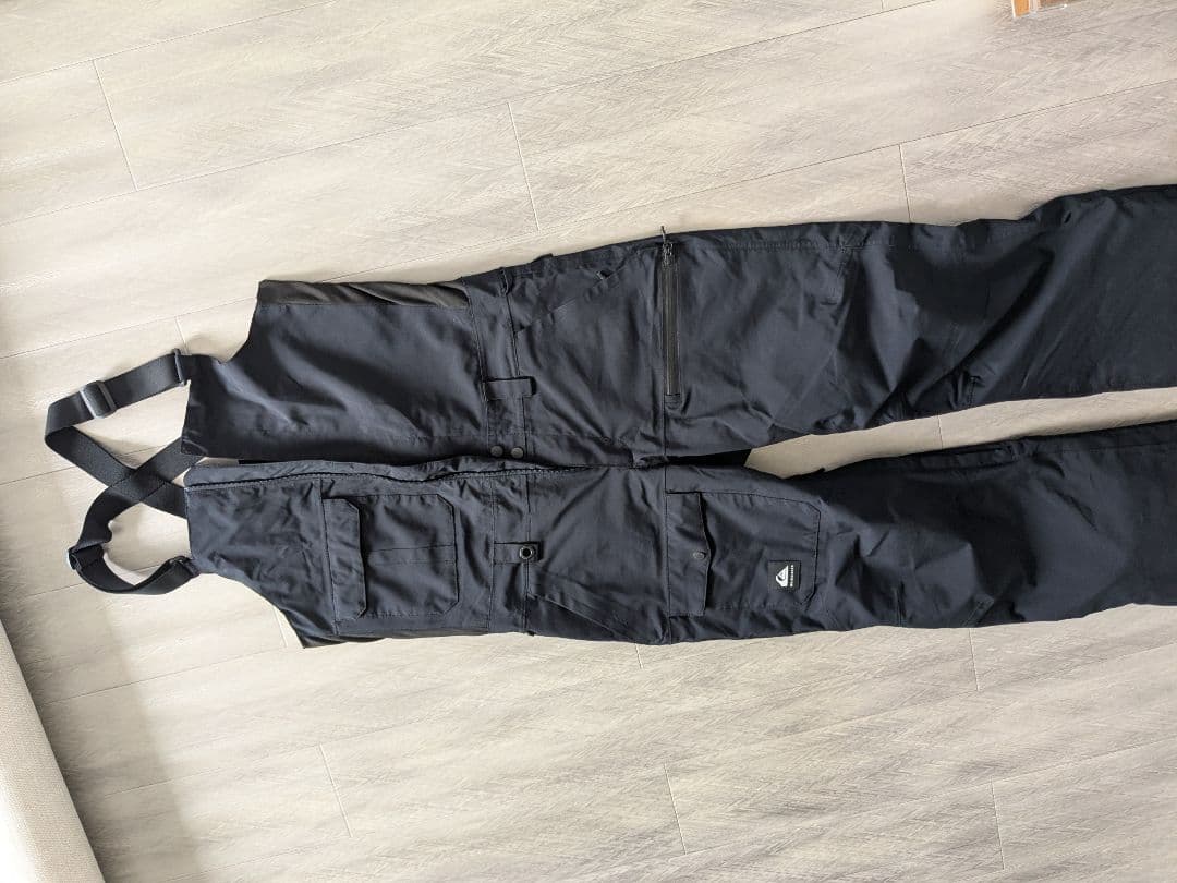 美品　Quiksilver ビブパンツ　ブラック