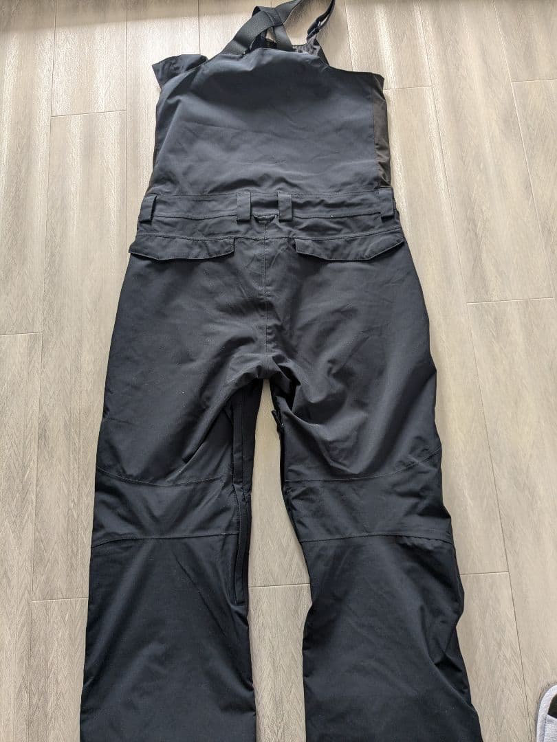 美品　Quiksilver ビブパンツ　ブラック