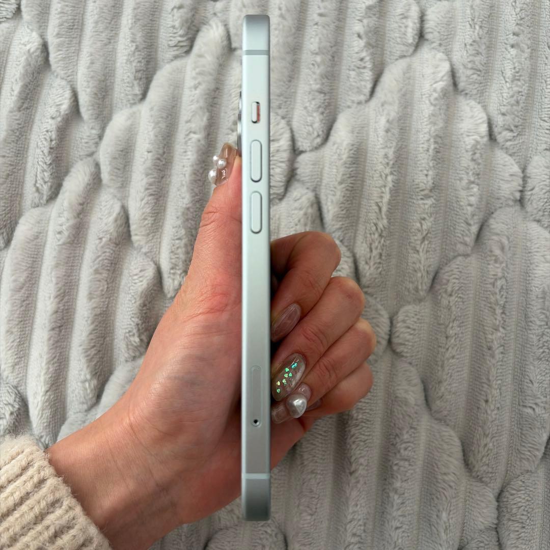 【美品】Apple iPhone15 256GB 本体 ブルー