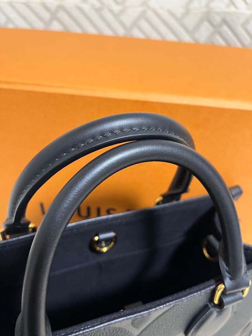 新品同様　美品　ルイヴィトン　モノグラム アンプラント　 オンザゴー　PM