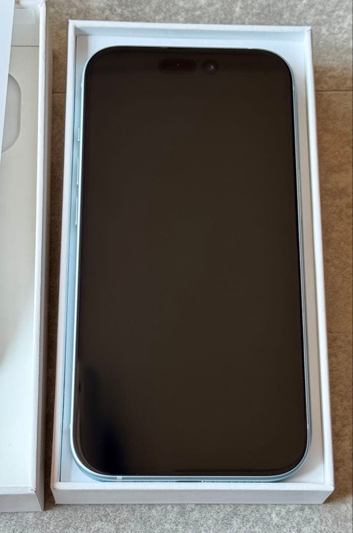 【ほぼ新品•未使用】iPhone15 128GB ブルー
