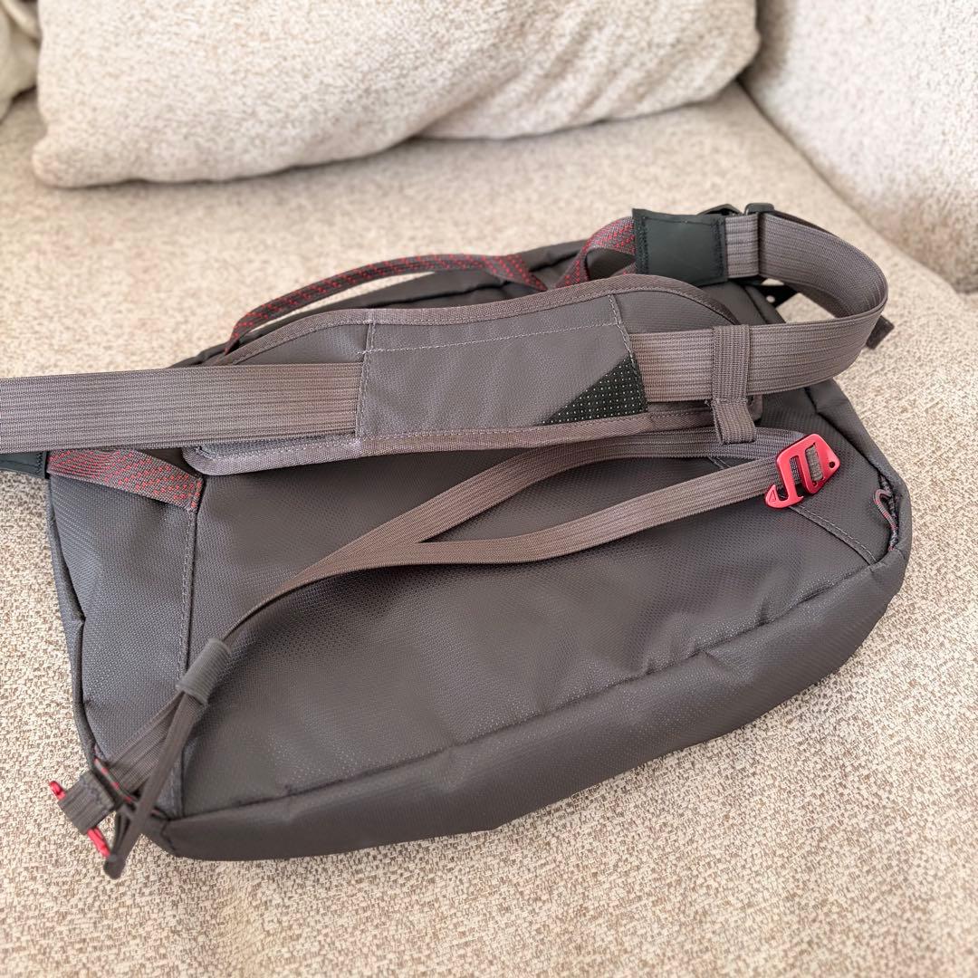 klattermusen Gautメッセンジャーバッグ ブラック