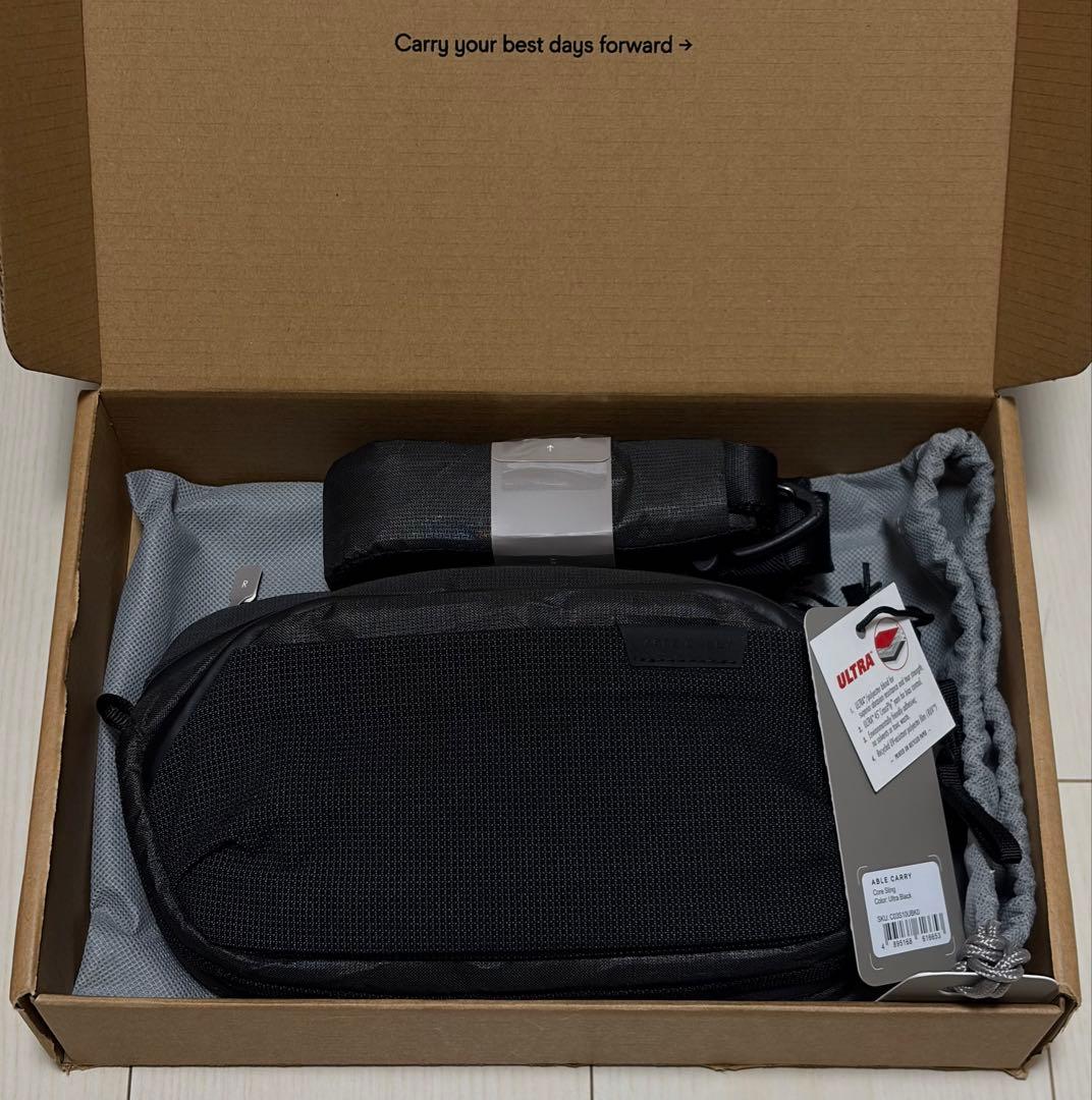 バッグ ABLE CARRY Core Sling Ultra Black