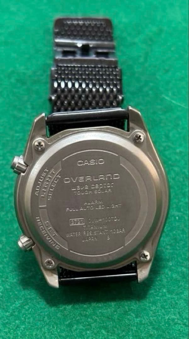 CASIO OVERLAND ブラックメッシュベルト時計(本体チタニウム製)
