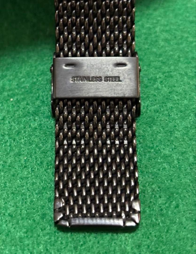 CASIO OVERLAND ブラックメッシュベルト時計(本体チタニウム製)