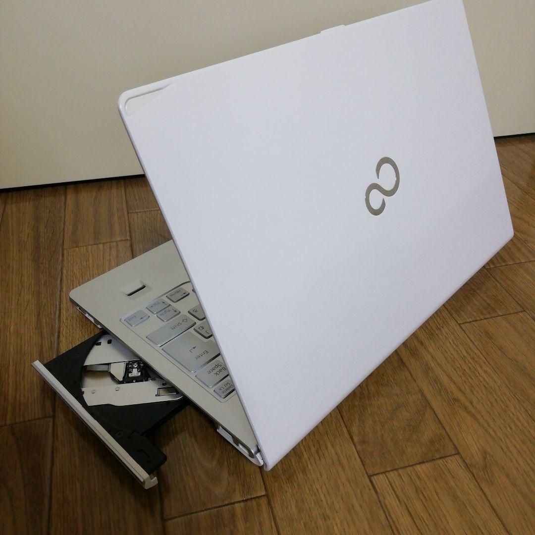 【小型薄型】富士通Windows11ノートPC（Office付）