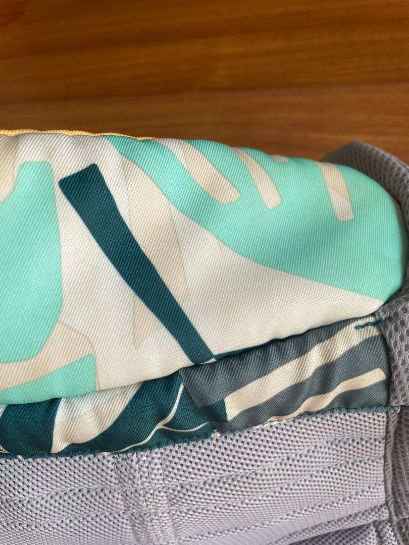 国内未販売！エルゴベビー　抱っこ紐 カラフル葉柄デザイン