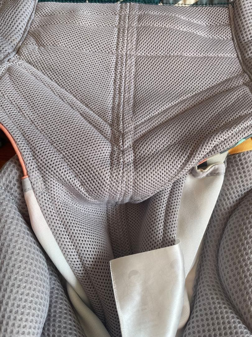 国内未販売！エルゴベビー　抱っこ紐 カラフル葉柄デザイン