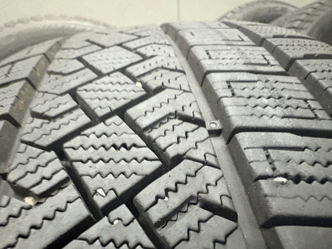 よっこ　取置　美品205/55R16スタッドレスpcd100 プリウス86