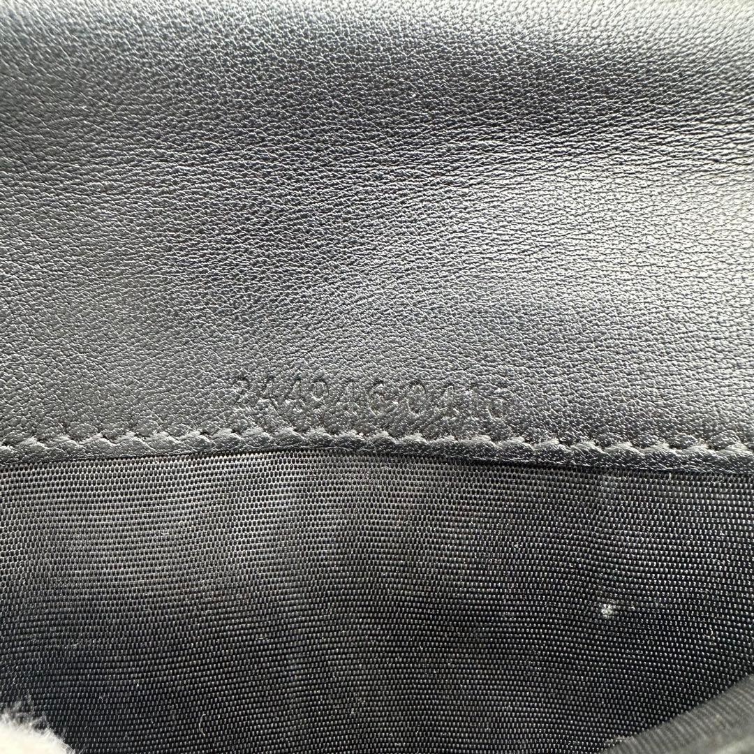 ✨美品✨グッチ　長財布　二つ折り財布　GG柄 ロゴプレート　レザー　黒