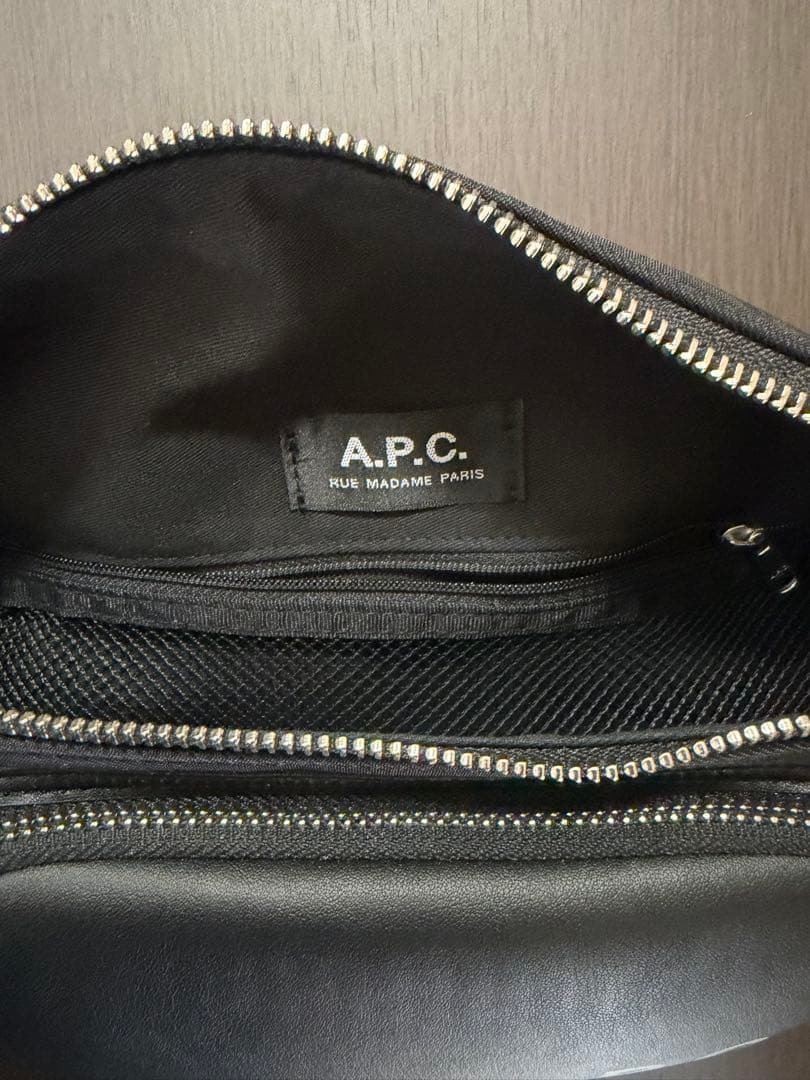 A.P.Cボディバッグ