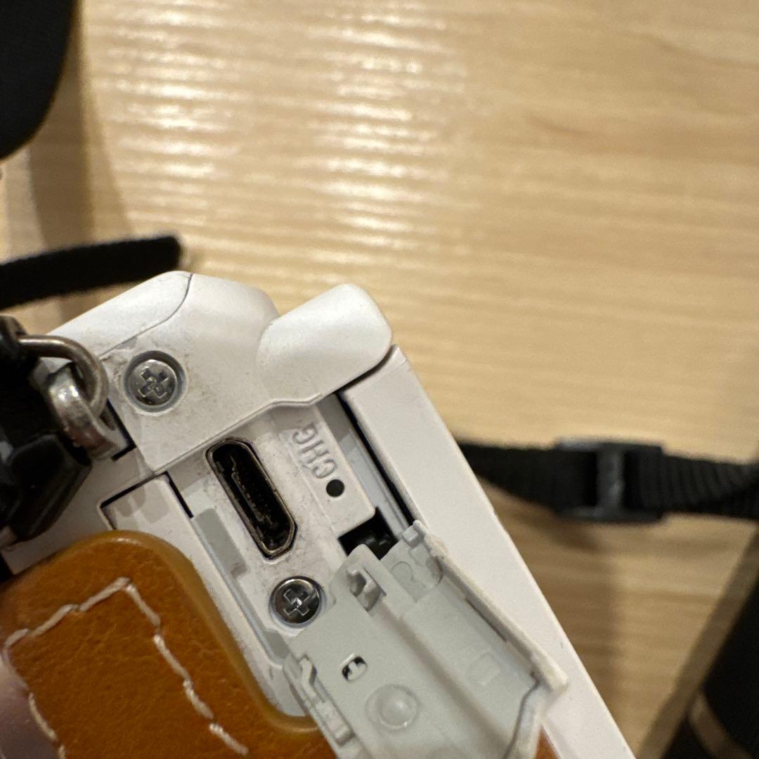 SONY α5100 ダブルズームキット（ILCE-5100Y）ホワイト