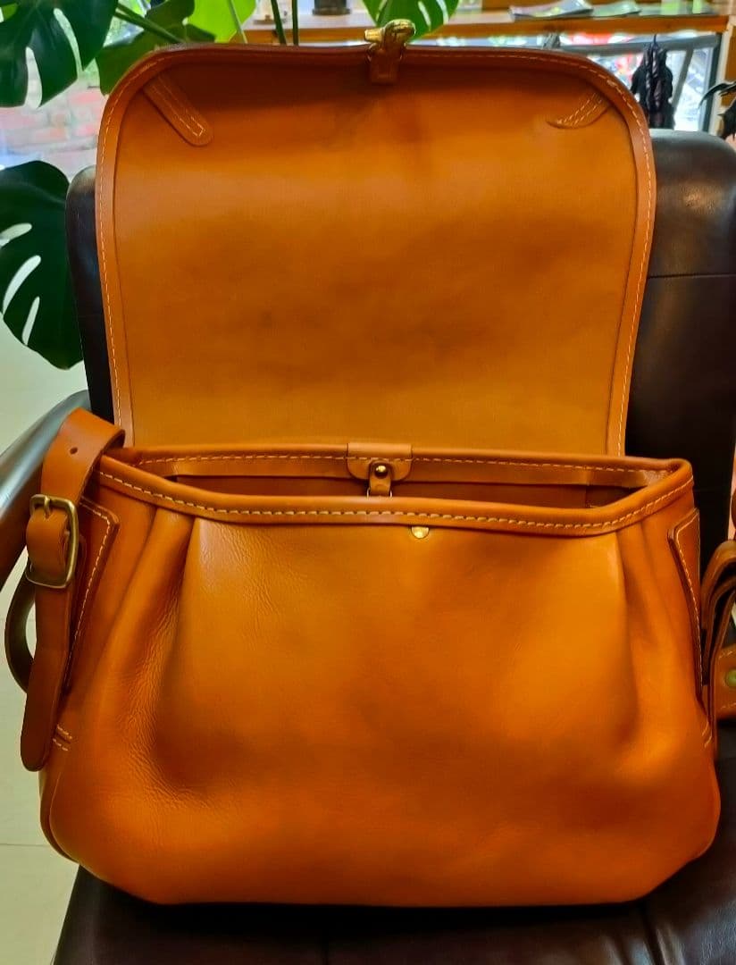 最終価格〜HERZ メッセンジャーバッグ (美品)