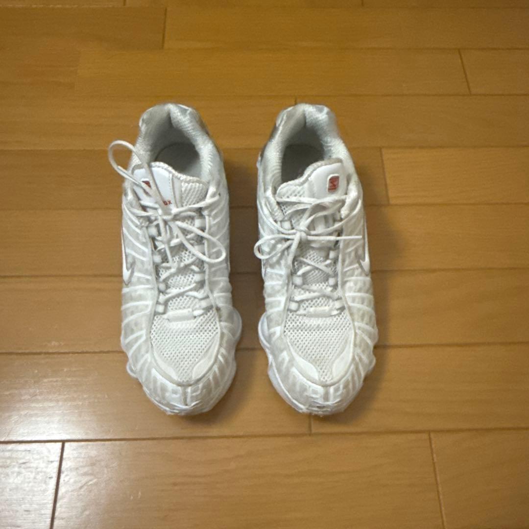 Nike shox スニーカー