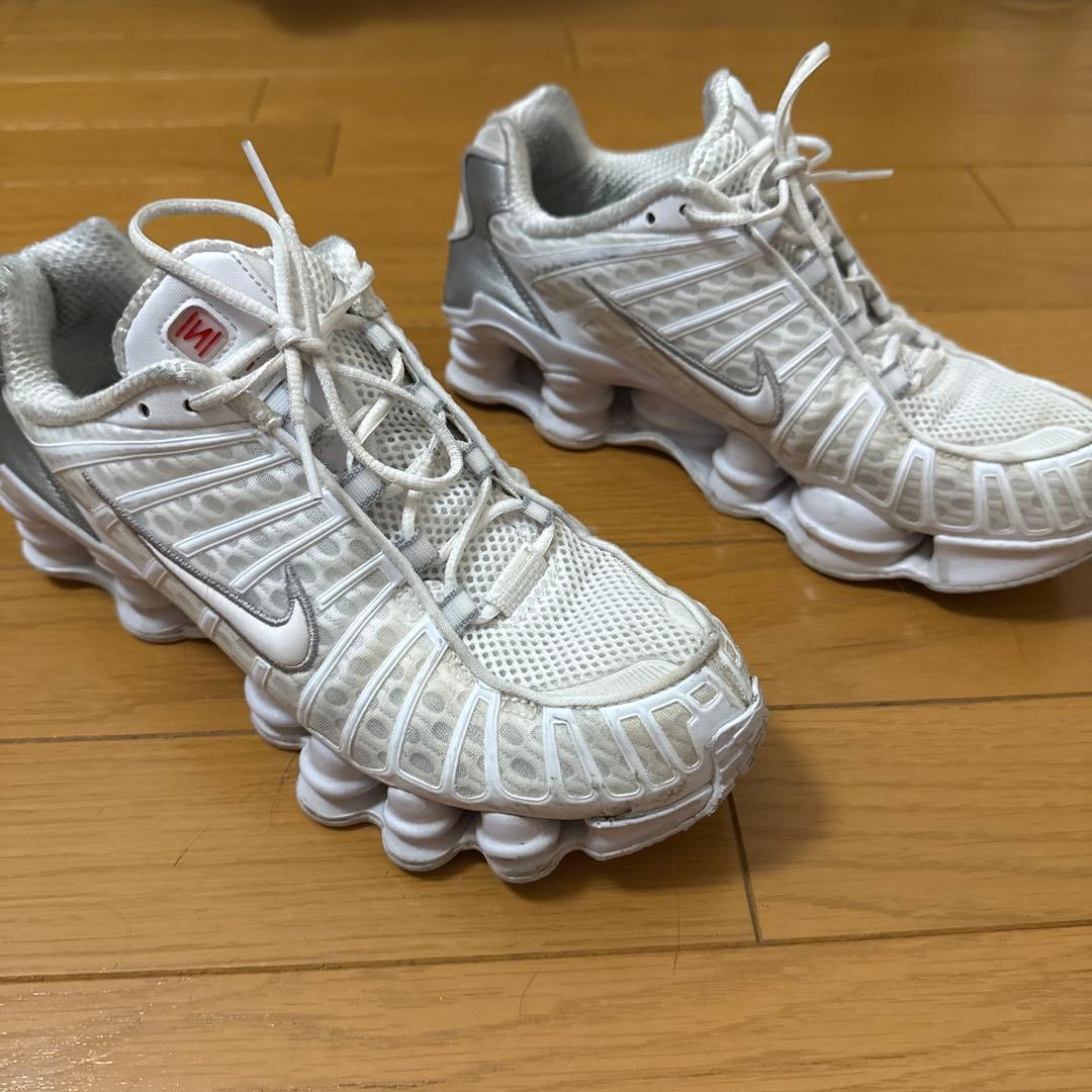 Nike shox スニーカー