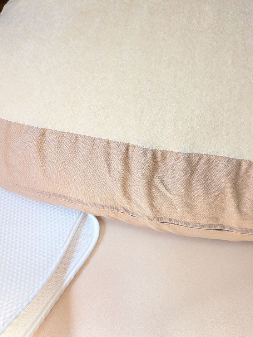 美品　おやすみたまご　授乳クッション