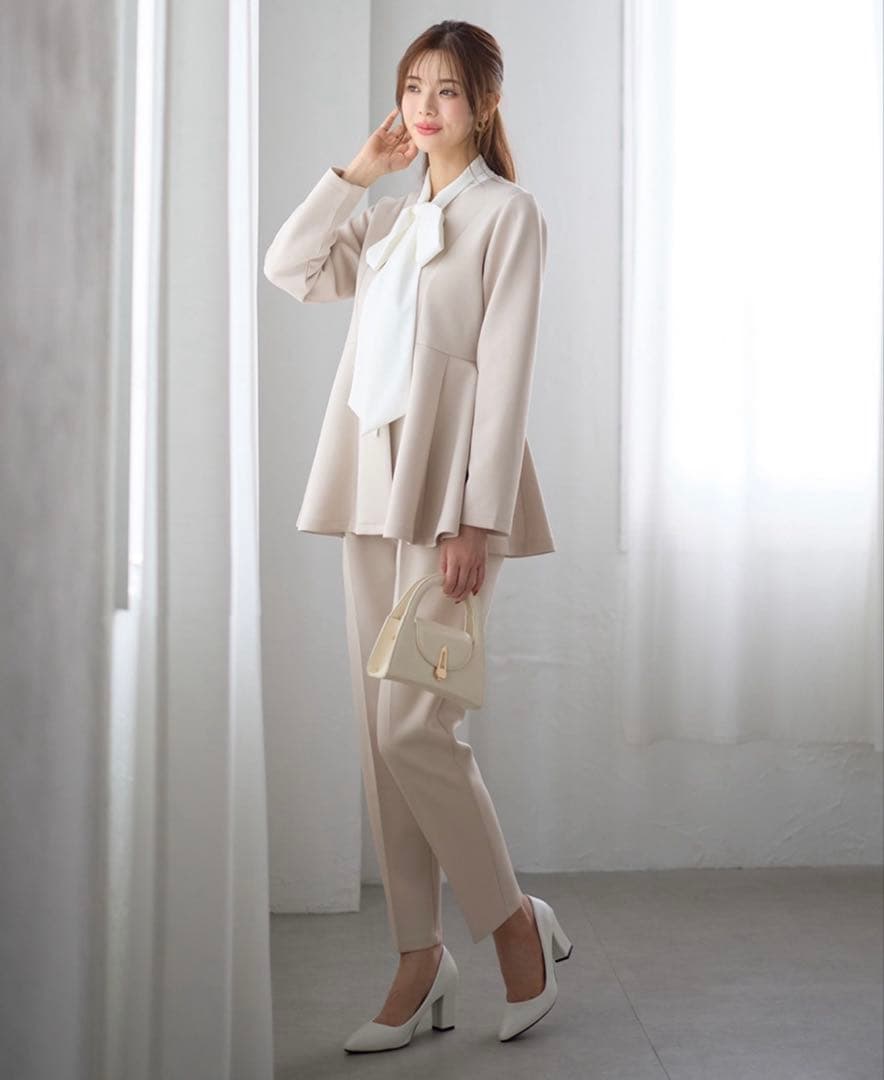 GeeRA ２点セット　ペプラムジャケット　テーパードパンツ　ベージュ　Mサイズ