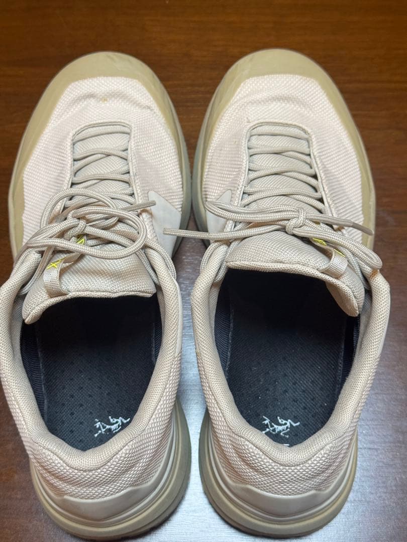 ARC’TERYX Kopec GORE-TEX ベージュスニーカー25.5CM