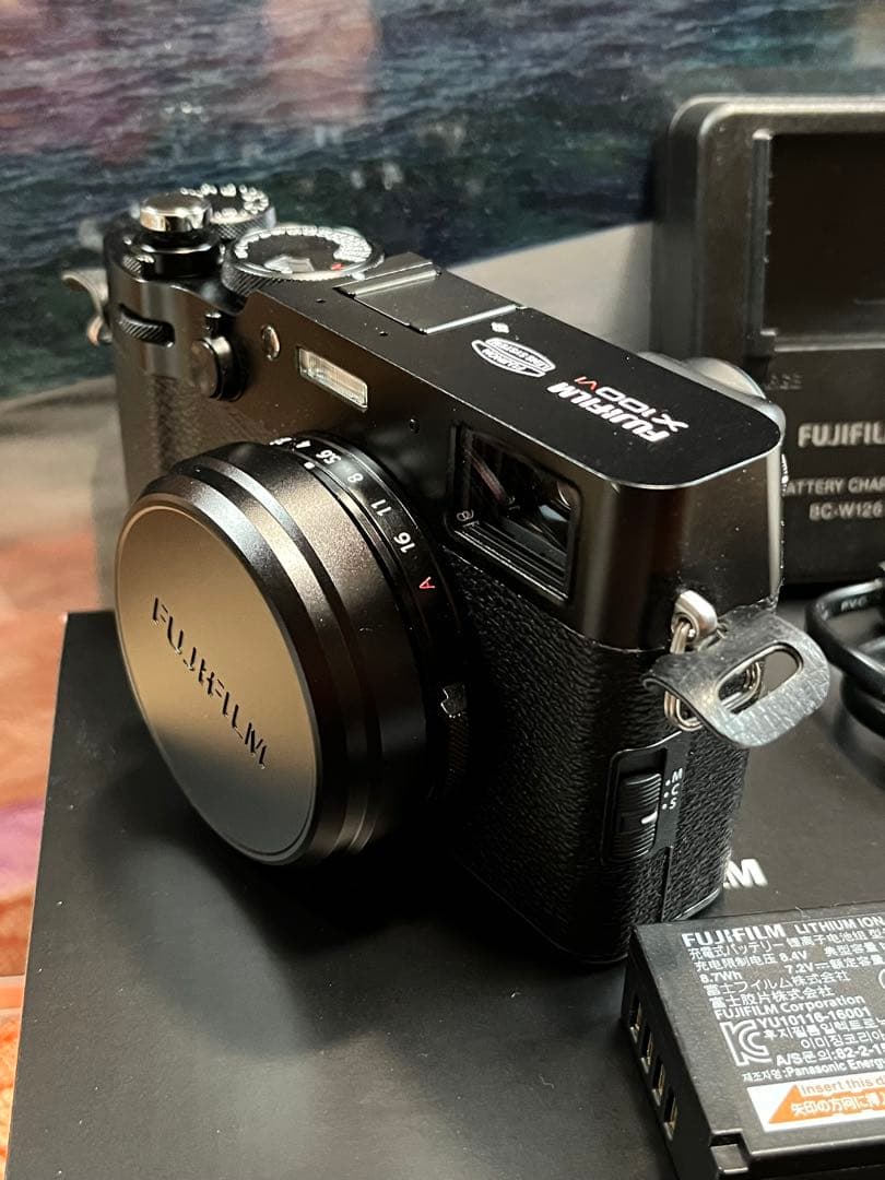 富士フイルムX100VI 付属品多数　1000ショット 保証書　元箱他