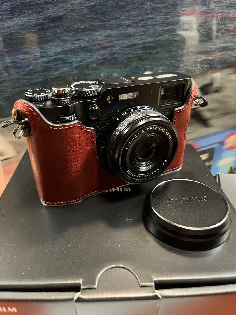 富士フイルムX100VI 付属品多数　1000ショット 保証書　元箱他