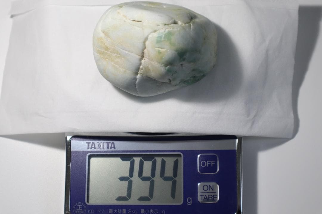 糸魚川翡翠原石【海岸】394g