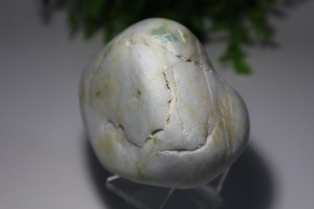 糸魚川翡翠原石【海岸】394g