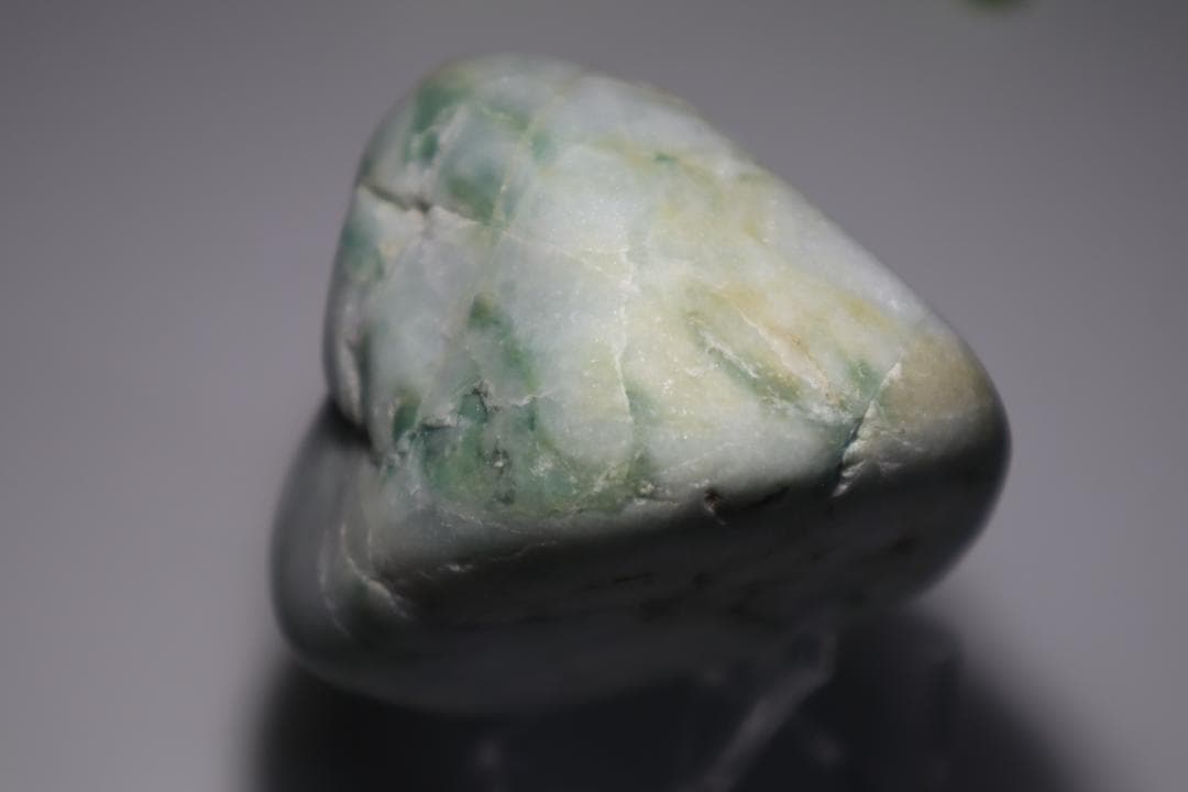 糸魚川翡翠原石【海岸】394g