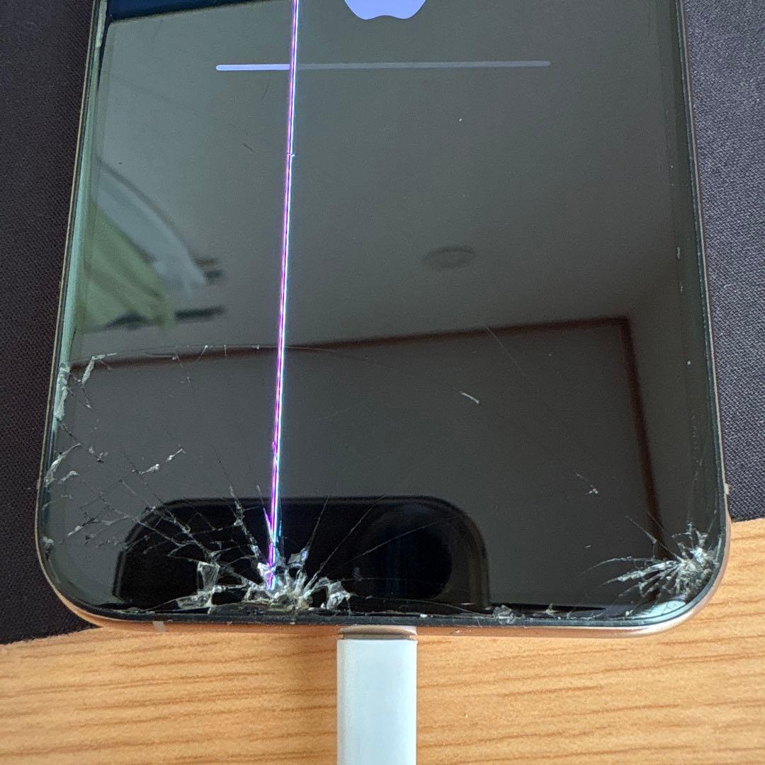 iPhone 64GB ひび割れあり