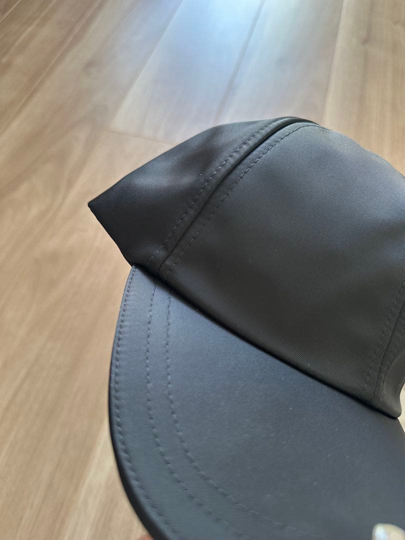 alo サテン Off-Duty キャップ