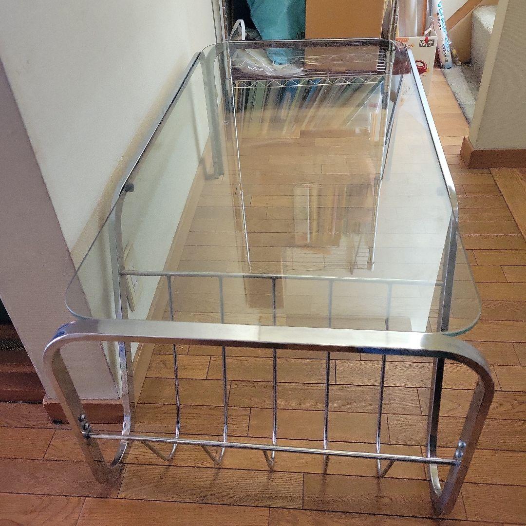 ガラス天板のセンターテーブル