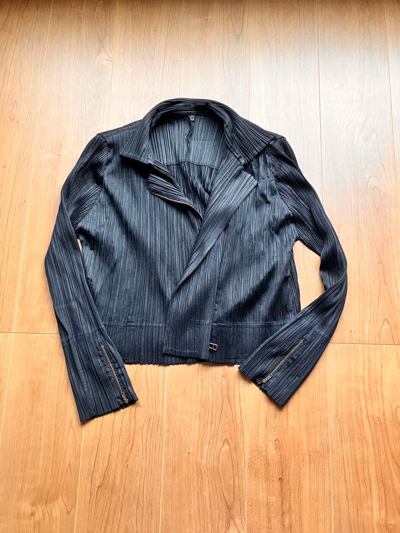 プリーツプリーズ　ライダース風ジャケット　訳あり